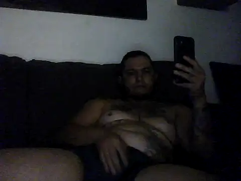 HOTB0Y18 online show from 04-17-26, 07:22