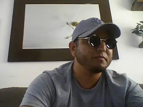 HOTB0Y18 online show from 04-20-26, 08:21