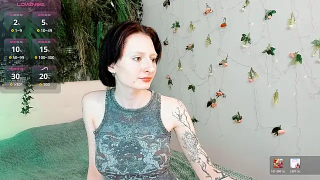 Kira  Cutie online show from 06-23-26, 08:51