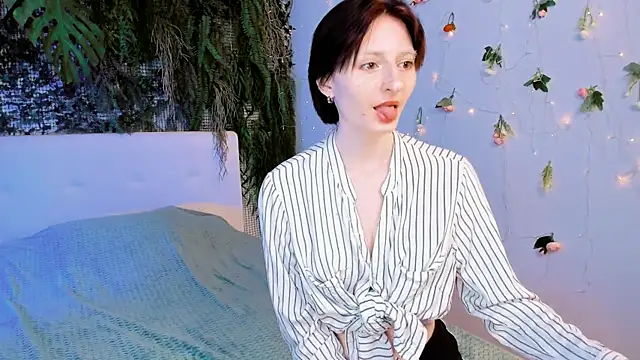 Kira  Cutie online show from 06-24-26, 09:03