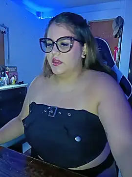 Snapshot of Bonny_rousse01 chatting on 05-25-26, 12:44 Bonny rousse01 online show from 05-25-26, 12:44