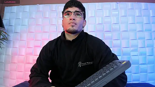 DanteTargaryen online show from 04-21-26, 03:35