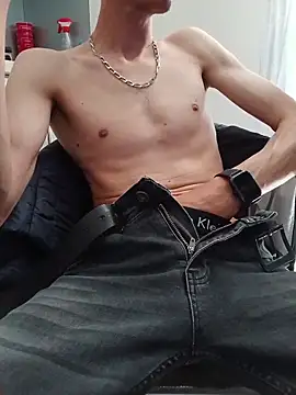Snapshot of Skinboy06 chatting on 05-30-26, 11:40 Skinboy06 online show from 05-30-26, 11:40