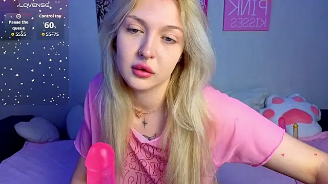 BlondieSummer online show from 06-15-26, 04:09
