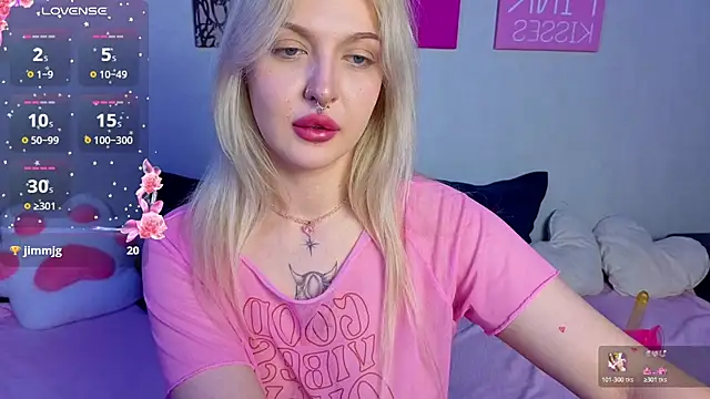 Snapshot of BlondieSummer chatting on 07-28-26, 06:53 BlondieSummer online show from 07-28-26, 06:53