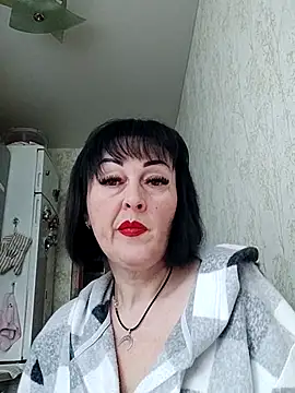 HelgaDennis online show from 04-17-26, 04:04