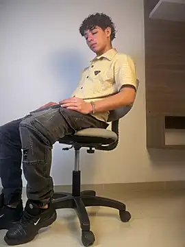 Snapshot of Connor_Turner chatting on 03-20-26, 01:27 Connor Turner online show from 03-20-26, 01:27