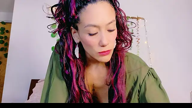 Snapshot of Ajua__Uva chatting on 05-10-26, 11:21 Ajua Uva online show from 05-10-26, 11:21