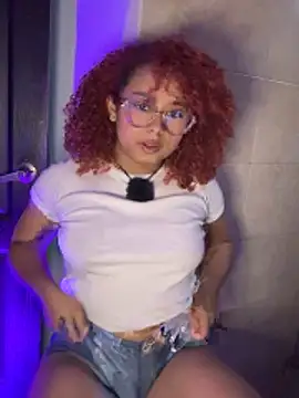 Snapshot of lara_curly chatting on 06-04-26, 11:00 lara curly online show from 06-04-26, 11:00