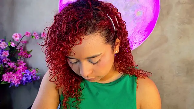 Snapshot of lara_curly chatting on 06-17-26, 10:06 lara curly online show from 06-17-26, 10:06