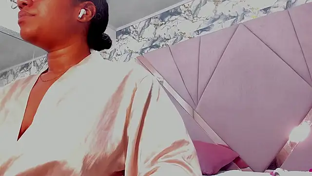 mia rouxx1 online show from 06-09-26, 06:36