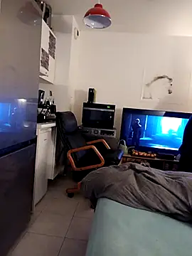 Snapshot of TOPHE0 chatting on 03-30-26, 10:22 TOPHE0 online show from 03-30-26, 10:22