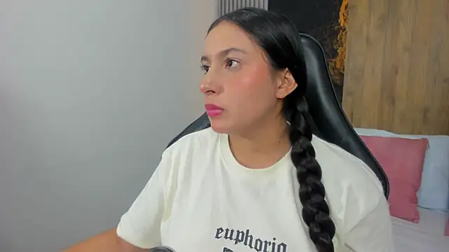 Snapshot of kira_relish chatting on 05-08-26, 12:43 kira relish online show from 05-08-26, 12:43