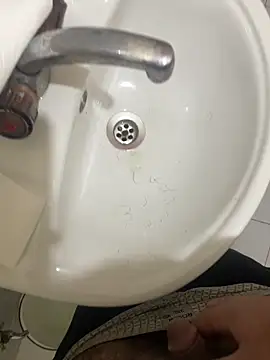 Snapshot of yassineamri chatting on 03-25-26, 08:48 yassineamri online show from 03-25-26, 08:48