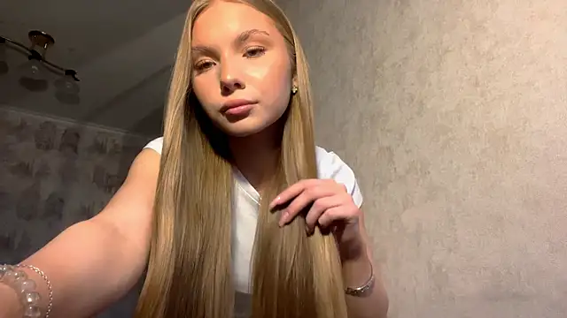 CarolineNine online show from 04-02-26, 02:37