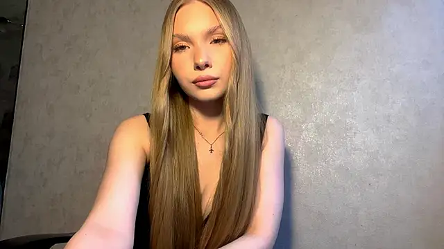 CarolineNine online show from 04-10-26, 02:22