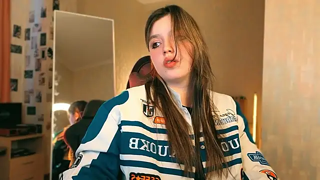 Snapshot of Chloe_Rozzy chatting on 03-20-26, 02:33 Chloe Rozzy online show from 03-20-26, 02:33