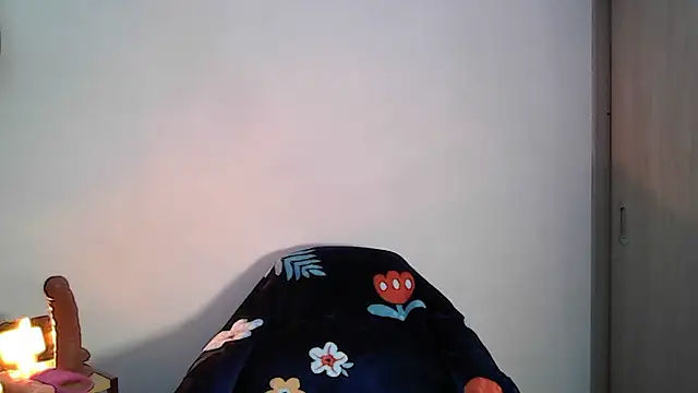 Snapshot of zyra_vex chatting on 03-26-26, 12:17 zyra vex online show from 03-26-26, 12:17