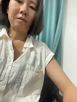 lilysister66 online show from 06-14-26, 04:42