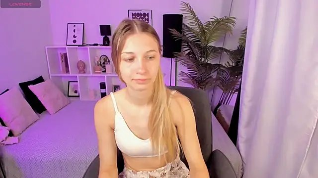 LauraPurr online show from 06-09-26, 06:58