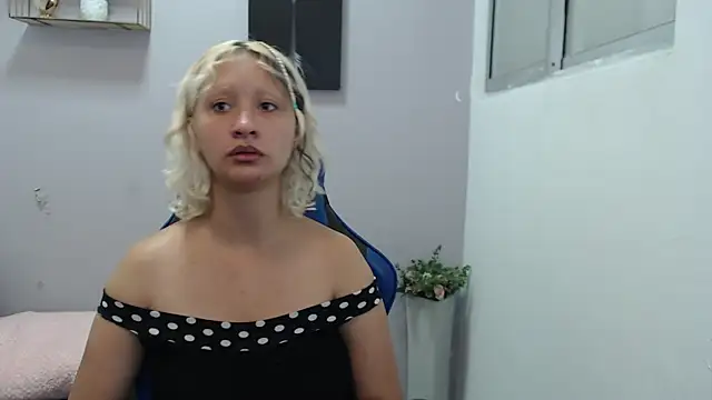 dafne kim online show from 03-25-26, 01:17