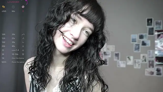 Snapshot of DellaLeck chatting on 07-04-26, 09:32 DellaLeck online show from 07-04-26, 09:32
