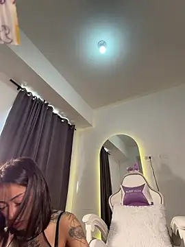Ellelie 77 online show from 04-04-26, 02:25