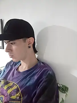 Snapshot of lio____ chatting on 04-19-26, 01:49 lio online show from 04-19-26, 01:49