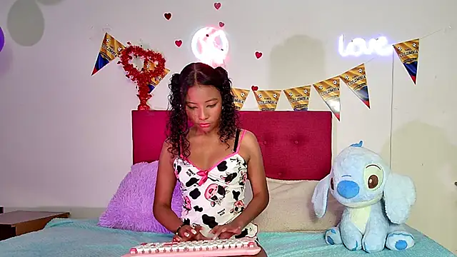 Snapshot of Ellie_Cute7 chatting on 07-13-26, 07:38 Ellie Cute7 online show from 07-13-26, 07:38