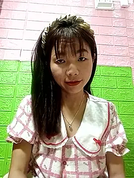 AmyLinee01 online show from 06-13-26, 07:06