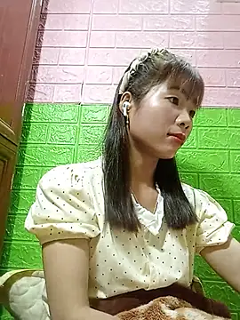 AmyLinee01 online show from 06-13-26, 07:12