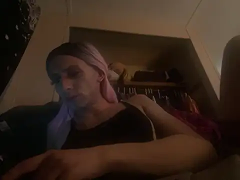 Snapshot of AlexAndriaStrips chatting on 03-21-26, 09:07 AlexAndriaStrips online show from 03-21-26, 09:07