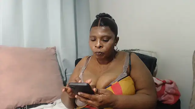 Snapshot of Lucia-boobs chatting on 08-06-26, 05:37 Lucia-boobs online show from 08-06-26, 05:37