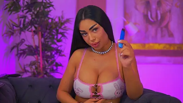 LatinaMorene online show from 04-17-26, 06:11