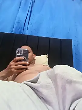 Snapshot of venezolano25 chatting on 03-24-26, 03:17 venezolano25 online show from 03-24-26, 03:17