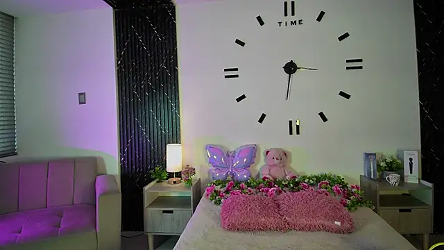 aurora petitee online show from 06-11-26, 01:20