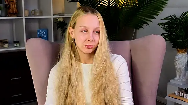 Snapshot of LishaPelle chatting on 03-22-26, 08:40 LishaPelle online show from 03-22-26, 08:40