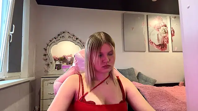 Snapshot of SweettAnny chatting on 06-15-26, 04:53 SweettAnny online show from 06-15-26, 04:53