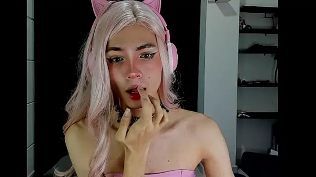 Snapshot of sue_krous chatting on 03-23-26, 05:22 sue krous online show from 03-23-26, 05:22