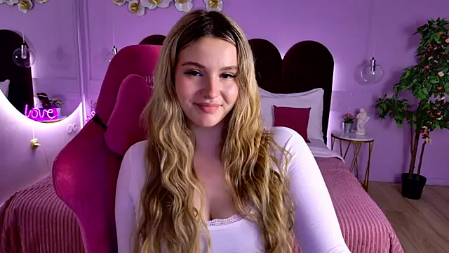 CharlotteAtwoood online show from 05-18-26, 04:02