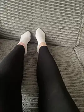 Snapshot of LilouPieds chatting on 03-29-26, 03:01 LilouPieds online show from 03-29-26, 03:01