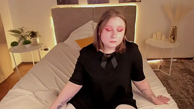 KatieGarsiaa online show from 03-26-26, 08:20