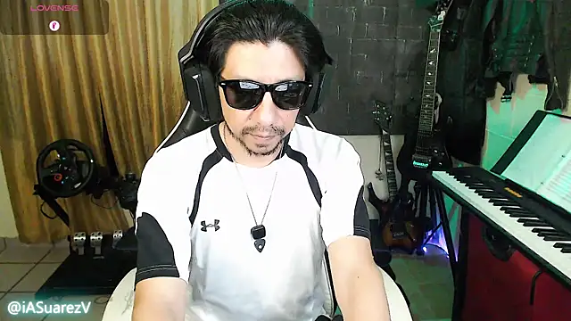 Snapshot of IASuarezV chatting on 07-04-26, 04:29 IASuarezV online show from 07-04-26, 04:29