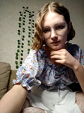 Snapshot of Heyy_Mia chatting on 03-27-26, 04:29 Heyy Mia online show from 03-27-26, 04:29