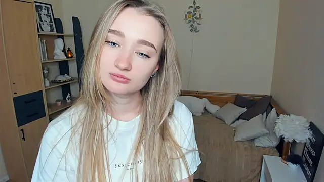 VioletteClaire online show from 04-19-26, 08:02