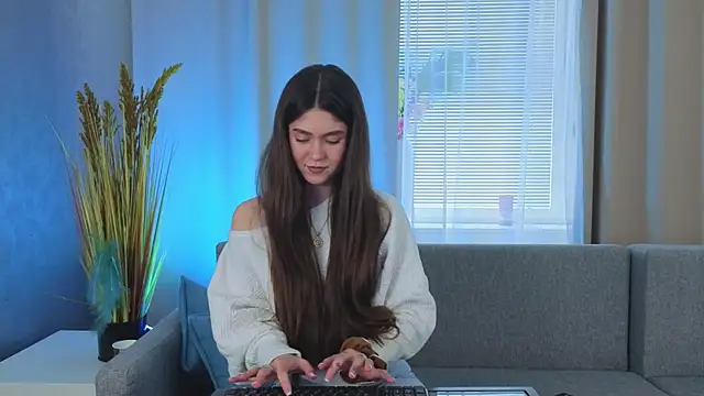 Snapshot of SunnyBloss chatting on 03-26-26, 01:17 SunnyBloss online show from 03-26-26, 01:17