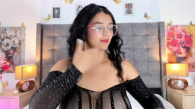 Snapshot of SamantaAristizabal2 chatting on 05-15-26, 11:06 SamantaAristizabal2 online show from 05-15-26, 11:06