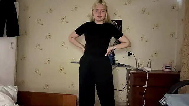 Sophia Blonde online show from 05-17-26, 06:15