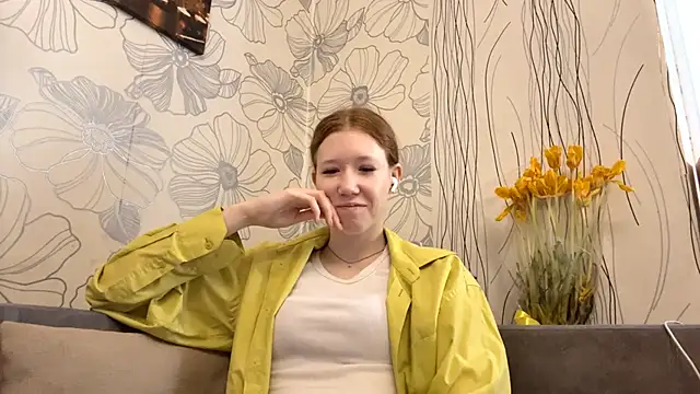 Snapshot of KiraNice1 chatting on 03-26-26, 07:03 KiraNice1 online show from 03-26-26, 07:03