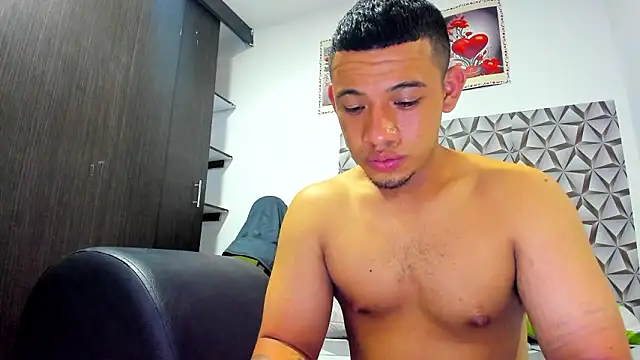 Snapshot of Benjamin_lich chatting on 03-25-26, 07:20 Benjamin lich online show from 03-25-26, 07:20